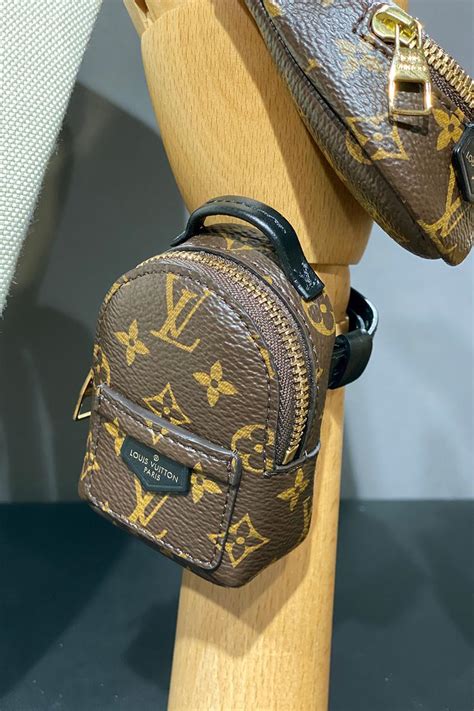 louis vuitton mini wrist bag